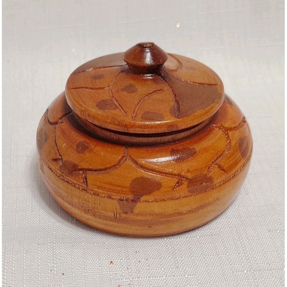 Vintage Hand Carved Two Tone Etched Wooden Lidded Trinket Spice Box 3" Round